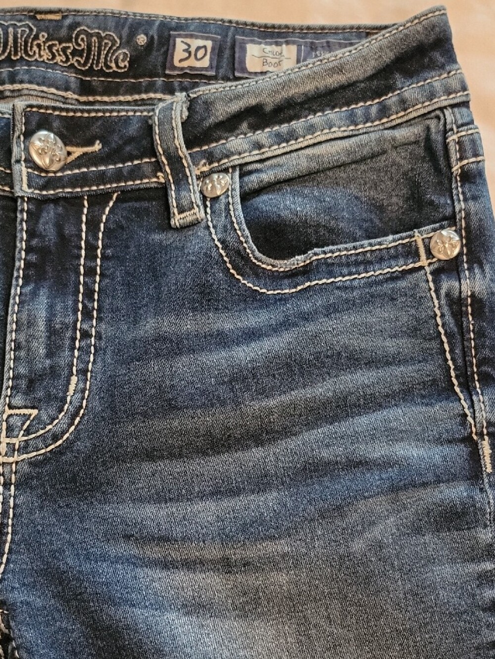 Miss Me Floral & Plaid W/Stone Embellishments Medium Wash Boot Cut Jeans, Sz 30 - Picture 4 of 13